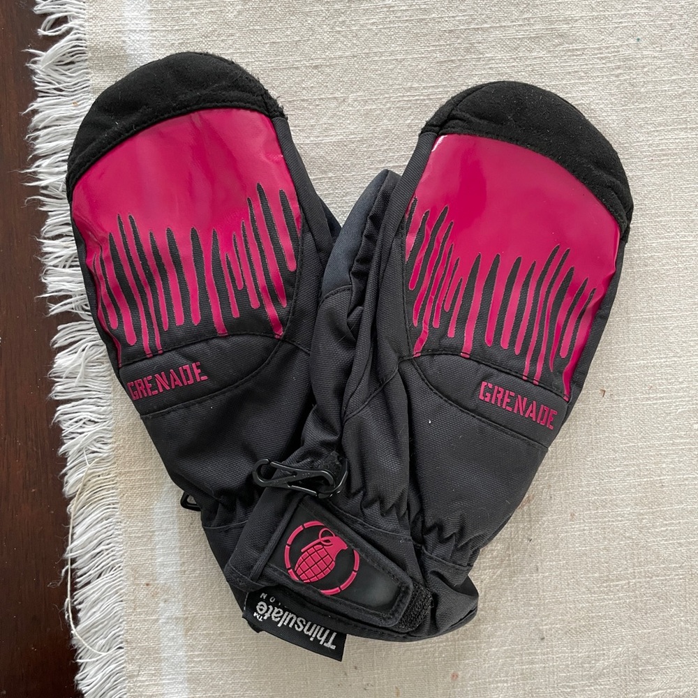 Grenade womens Thinsulate mittens